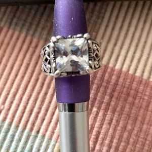 Silpada .925 Sterling Silver and CZ “Uptown” Ring comes with box. Beautiful ring